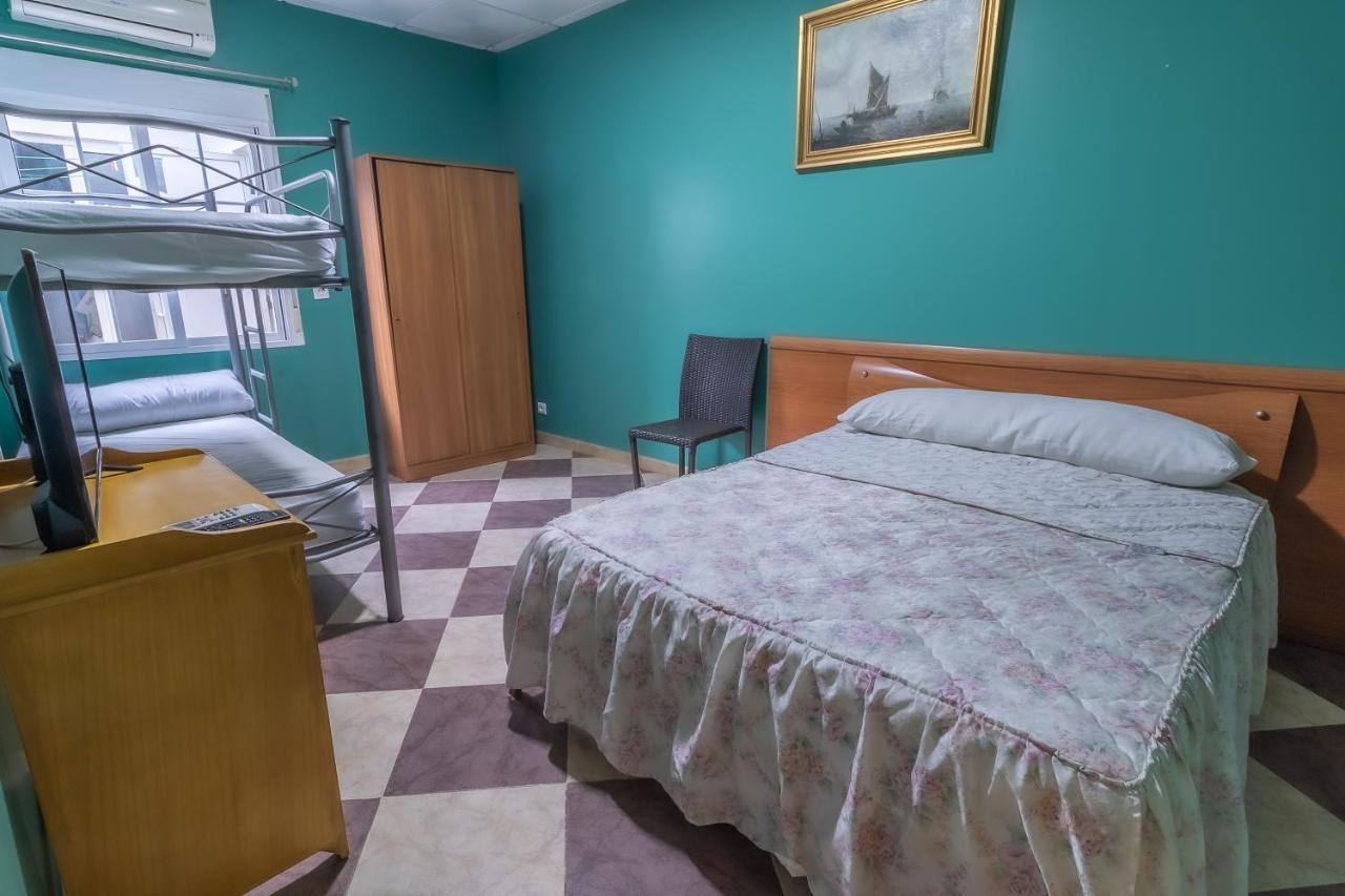 Albergue Rojo Plata Torremegia ภายนอก รูปภาพ