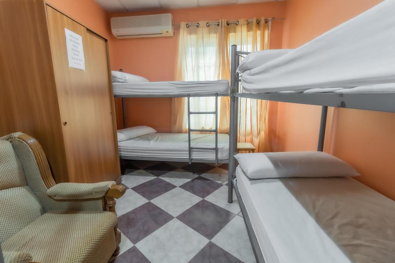 Albergue Rojo Plata Torremegia ภายนอก รูปภาพ