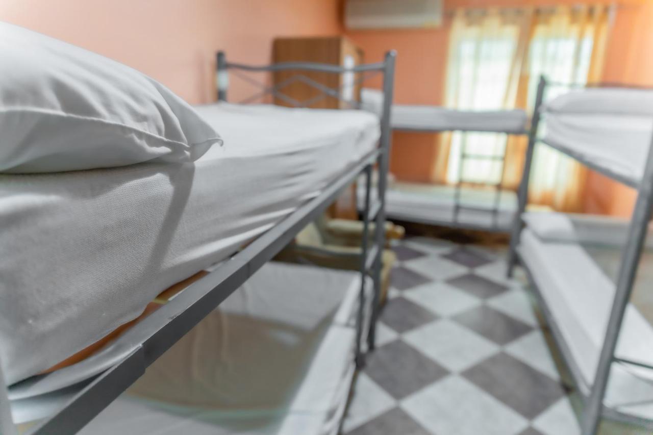 Albergue Rojo Plata Torremegia ภายนอก รูปภาพ