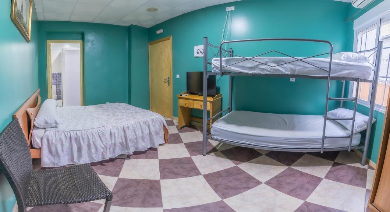 Albergue Rojo Plata Torremegia ภายนอก รูปภาพ