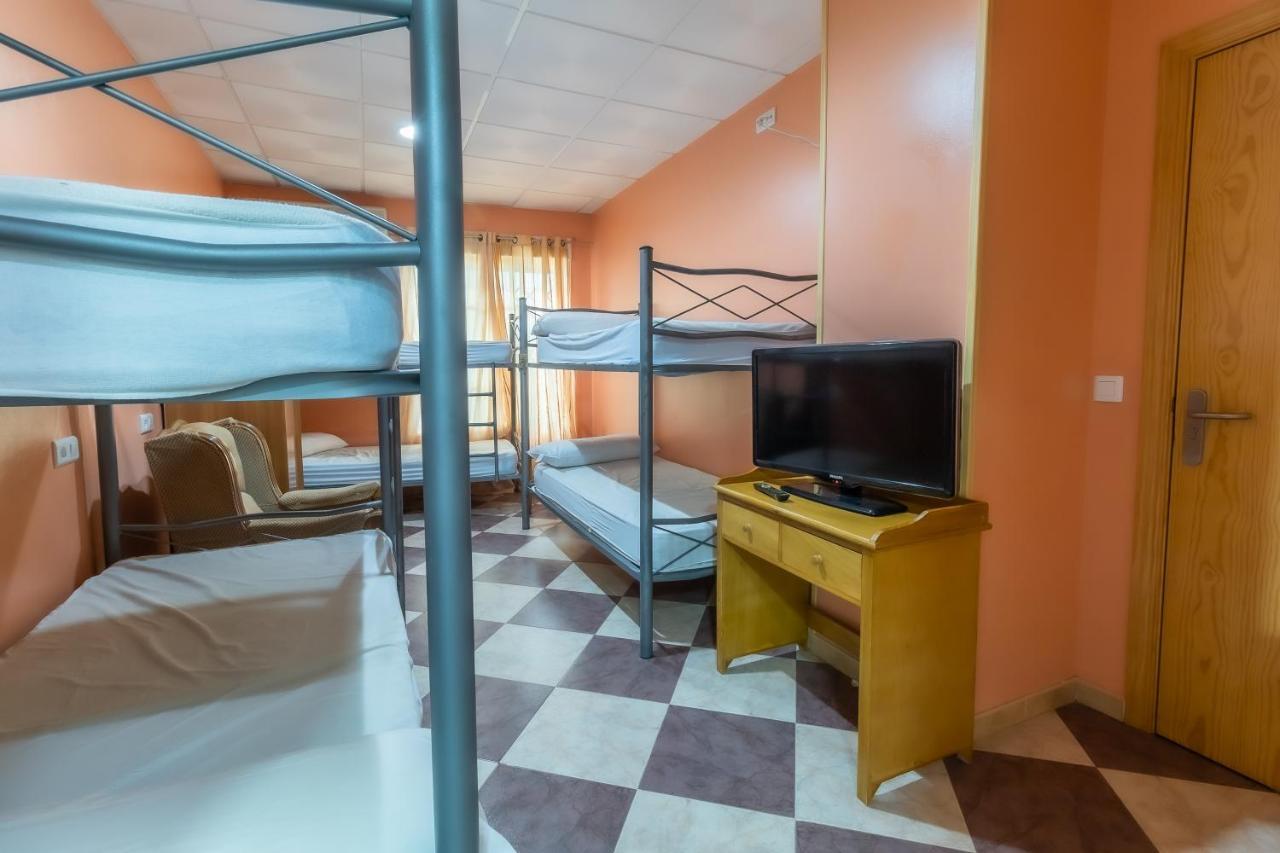 Albergue Rojo Plata Torremegia ภายนอก รูปภาพ
