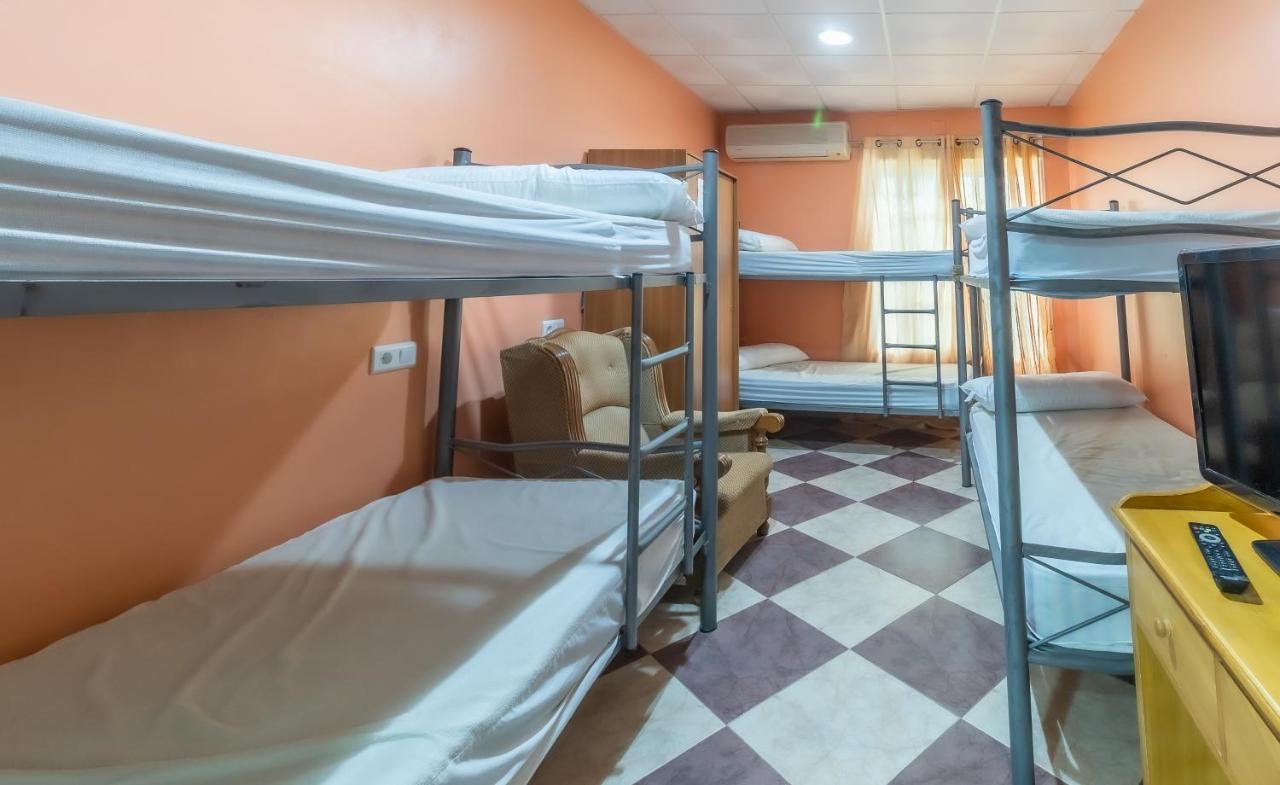 Albergue Rojo Plata Torremegia ภายนอก รูปภาพ