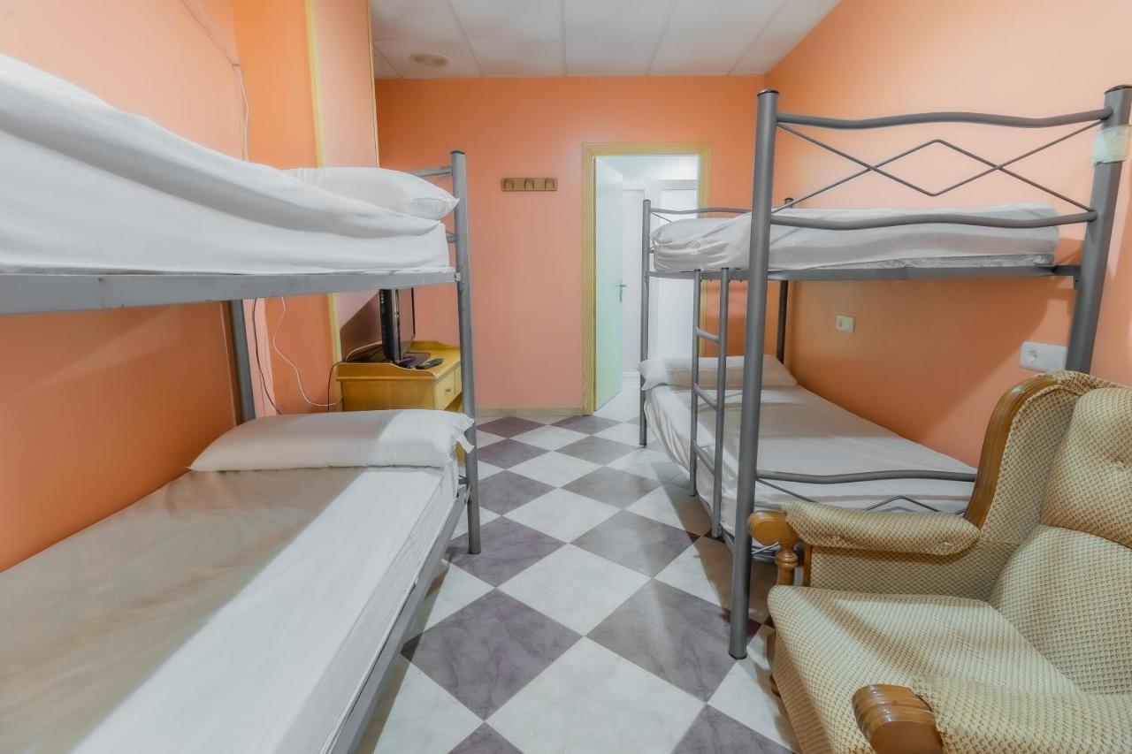 Albergue Rojo Plata Torremegia ภายนอก รูปภาพ