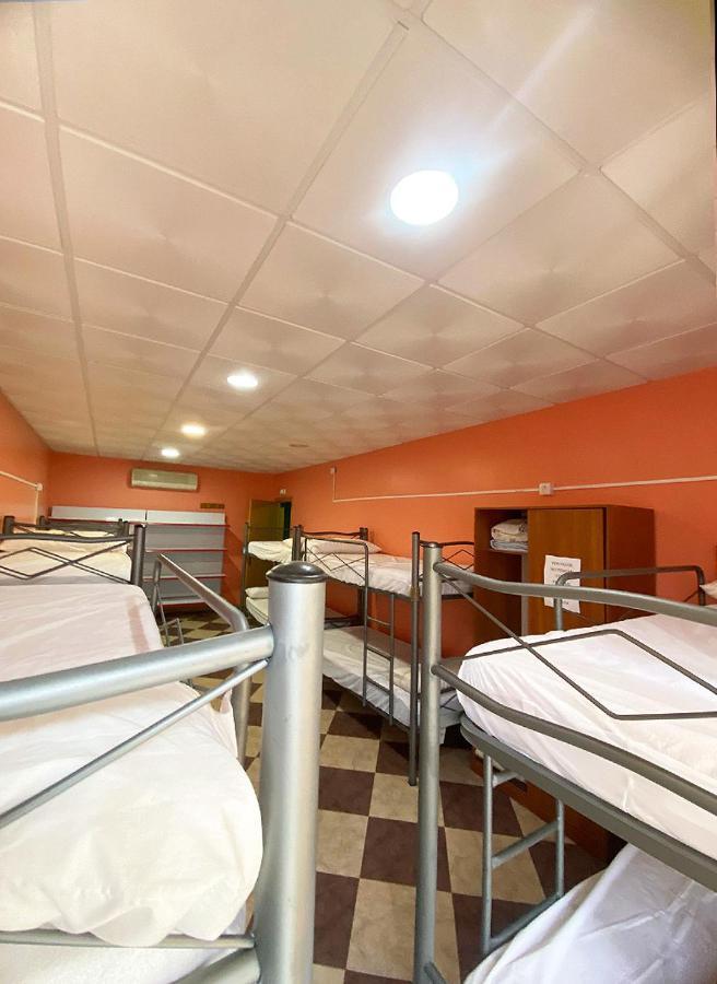 Albergue Rojo Plata Torremegia ภายนอก รูปภาพ